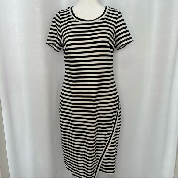 Calvin Klein Dresses & Skirts - Calvin Klein Women’s 8 black white striped dress short sleeve Scoop Neck